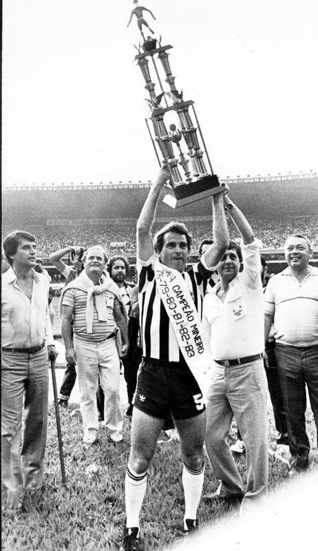 Heleno - 379 jogos - Jogou entre os anos 1971 e 1985 pelo Atltico. Em 379 partidas disputadas, marcou 25 gols e conquistou 11 ttulos. Ele iniciou carreira nas categorias de base do Galo