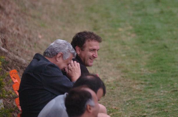 15/09/2011. O diretor de futebol do Atlético, Eduardo Maluf e o técnico Cuca, durante treino no Centro de Treinamento (Cidade do Galo).