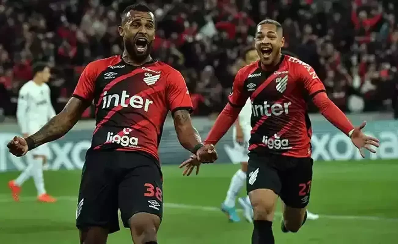 7 - Athletico-PR: 245 pontos