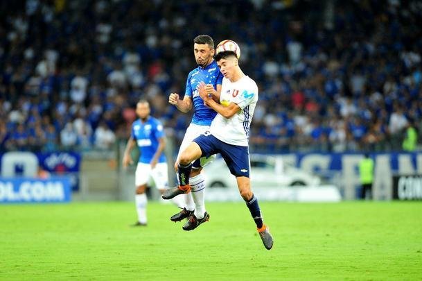 Arrascaeta sofreu pnalti de Vilches; Sass cobrou com categoria e ampliou para 3 a 0