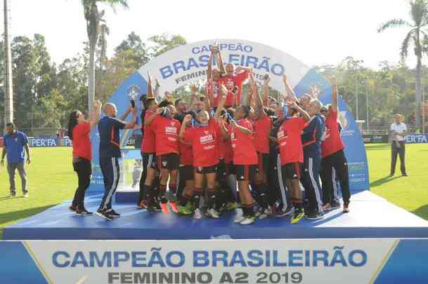 Após vencer Cruzeiro por 4 a 0 no jogo de ida, São Paulo empatou a volta por 1 a 1 e ficou com o título do Campeonato Brasileiro Feminino A2