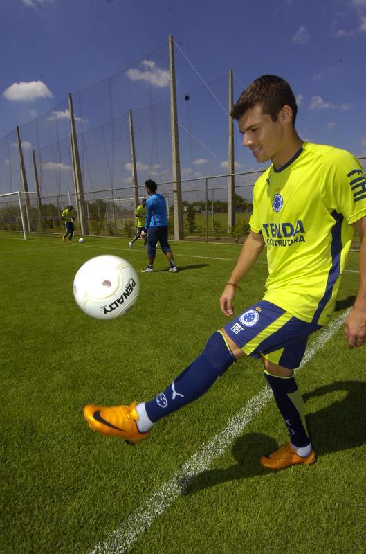 Em janeiro de 2007, o Cruzeiro anunciou a venda de Wagner ao Al Ittihad, da Arbia Saudita, por 5,4 milhes de euros. Em decorrncia de calote por parte do clube do Oriente Mdio, o jogador retornou  Toca durante o Campeonato Brasileiro. Por fim, em agosto de 2009, acabou negociado com o Lokomotiv Moscou, da Rssia. Em duas passagens pela Raposa, o armador marcou 36 gols em 219 jogos. Hoje, aos 35 anos, disputa a Srie B pelo Juventude.
