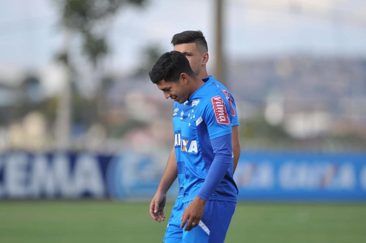 Jogadores do Cruzeiro trabalharam em tom descontrado na Toca da Raposa antes de final com Flamengo