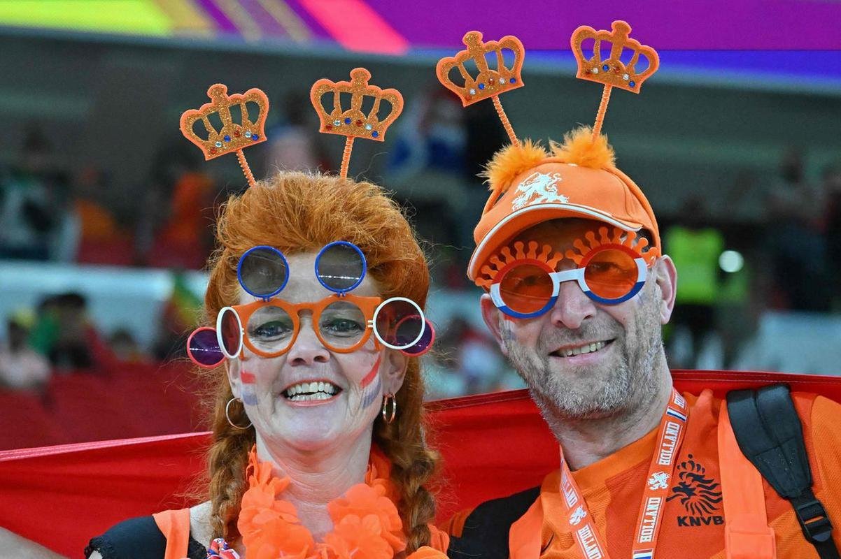 Fotos dos torcedores de Senegal e Holanda durante jogo pelo Grupo A da Copa do Mundo.
