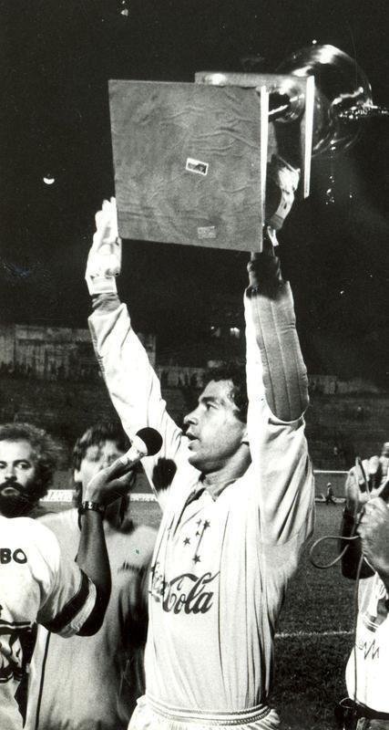 Paulo Csar Borges marcou poca no gol do Cruzeiro e teve duas passagens. A primeira foi de 1989 a 1993, quando foi titular e conquistou os Campeonatos Mineiros de 1990 e 1992, as Supercopas de 1991 e 1992 e a Copa do Brasil de 1993. PC retornou  Toca entre 1998 e 1999, dessa vez como suplente de Dida, e foi campeo mineiro de 1998. O goleiro considera que fez sua melhor atuao na meta celeste no empate por 0 a 0 com o Atltico pela deciso do Estadual de 1998. Ao todo, foram 264 jogos com a camisa azul.