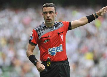 Primeiro árbitro da Fifa a se manifestar gay, Igor Junio Benevenuto afirma já ter sofrido com homofobia no futebol e que, para enfrentá-la, criou um personagem