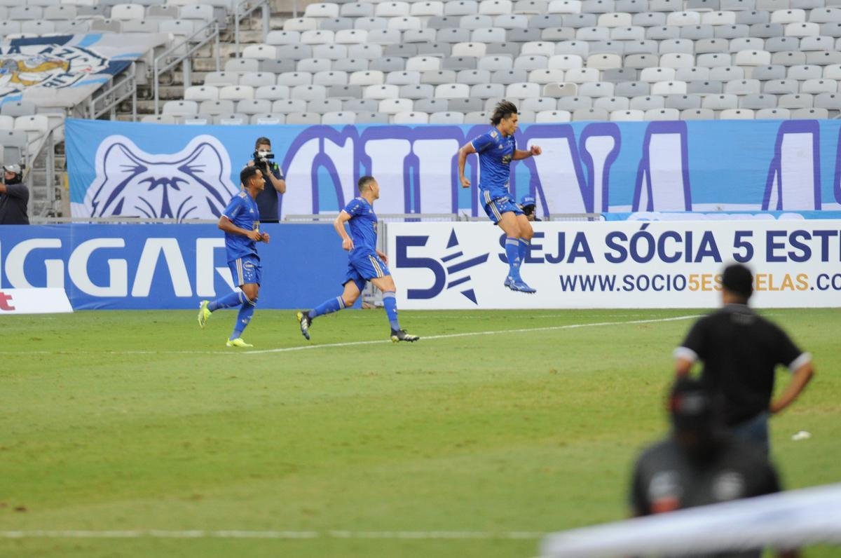 Fotos da vitria do Cruzeiro sobre o Athletic de So Joo del-Rei, por 1 a 0, no Mineiro, pela quarta rodada do Campeonato Mineiro de 2021. Marcelo Moreno, de pnalti, marcou o gol do triunfo celeste no Gigante da Pampulha