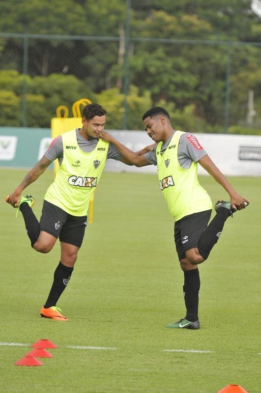 Volante Elias participou nesta quinta-feira do seu primeiro treino como jogador do Atltico. Roger Machado comandou uma atividade com bola utilizando atletas que no jogaram ou atuaram pouco diante do Cruzeiro