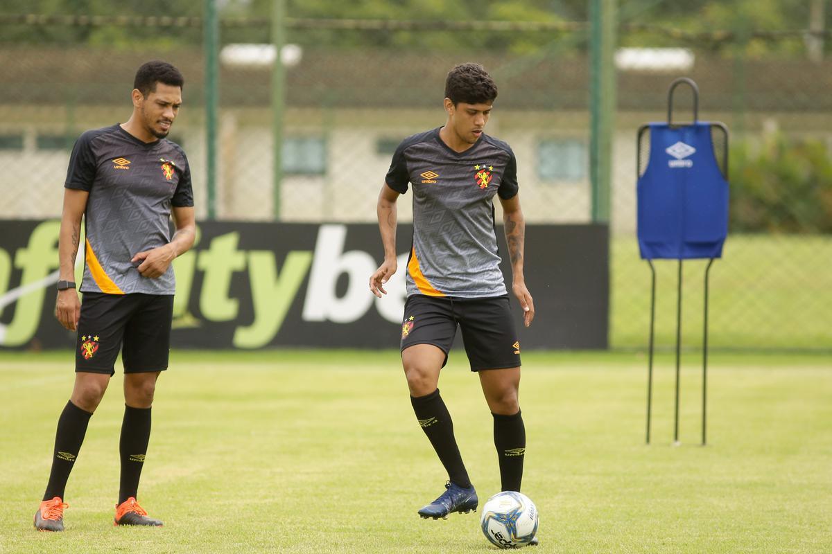 No primeiro trabalho, houve um treinamento tático, que exigia troca de passes e triangulações dos jogadores, com o elenco dividido em grupos de três atletas cada. Em seguida, os jogadores foram divididos em dois grupos no mesmo campo para o trabalho específico por setores de defesa e ataque. De um lado, os zagueiros, laterais e volantes participaram de um treino tático de posicionamento com o auxiliar Daniel Cerqueira. Do outro, os meias e atacantes fizeram um trabalho específico de passe e finalização sob o comando do técnico Daniel Paulista.