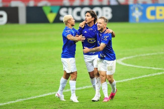 Fotos de Cruzeiro x Londrina, no Mineiro, pela 15 rodada da Srie B