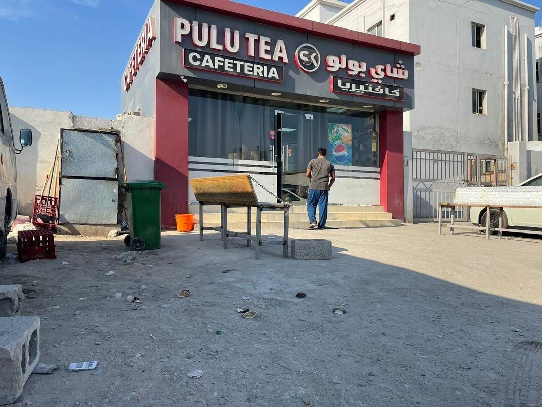 Cenas da rea Industrial, regio pobre de Doha habitada por imigrantes