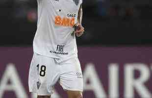 Vincius marcou o gol do Atltico no primeiro tempo, depois de galha da defesa do Botafogo