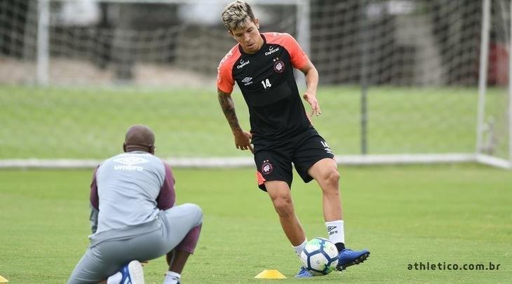 Com passagens pelo Cruzeiro, o meia-atacante Bruno Nazário se recuperou de grave lesão e disputou apenas quatro jogos pelo Athletico-PR na Série A