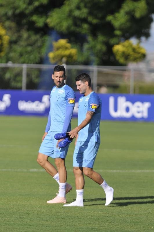 Treino do Cruzeiro nesta segunda marcou o batismo do colombiano Luis Orejuela, reforo para 2019