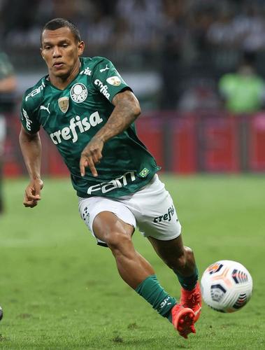 2) Gabriel Veron (Palmeiras): 25,6 milhões de euros, aproximadamente R$ 168,74 milhões.