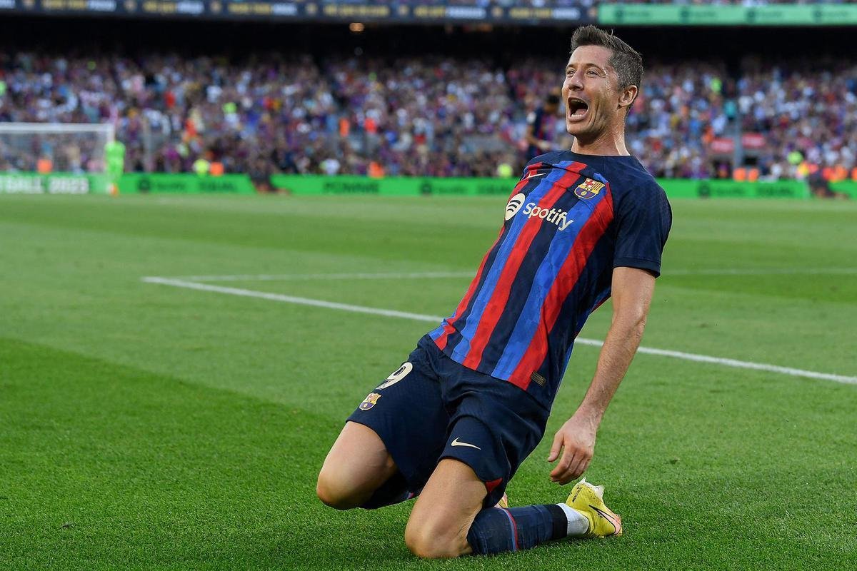4 - Robert Lewandowski (Barcelona) - Melhor do mundo nos dois ltimos anos, o polons assumiu o desafio de deixar o Bayern para defender o Barcelona. E ele  o quarto favorito a artilharia do torneio. As odds: 10.00 (Bet365), 10.45 (Pinnacle) e 12.00 (Betano).