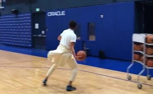 Em vídeo, Curry fez cinco cestas seguidas do outro lado da quadra