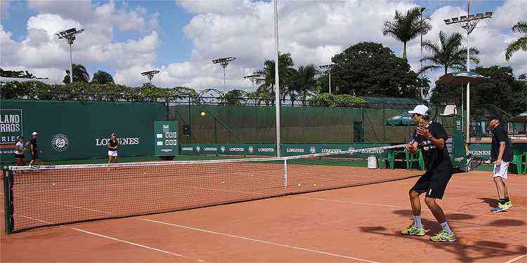 Paranaense faz história e bate o tenista número 2 do mundo em Roland Garros