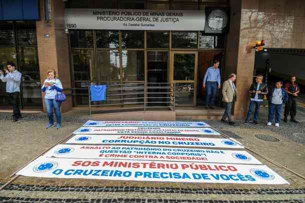 Cruzeirenses querem atuao rpida do Ministrio Pblico para investigar as denncias que pesam sobre a atual diretoria celeste