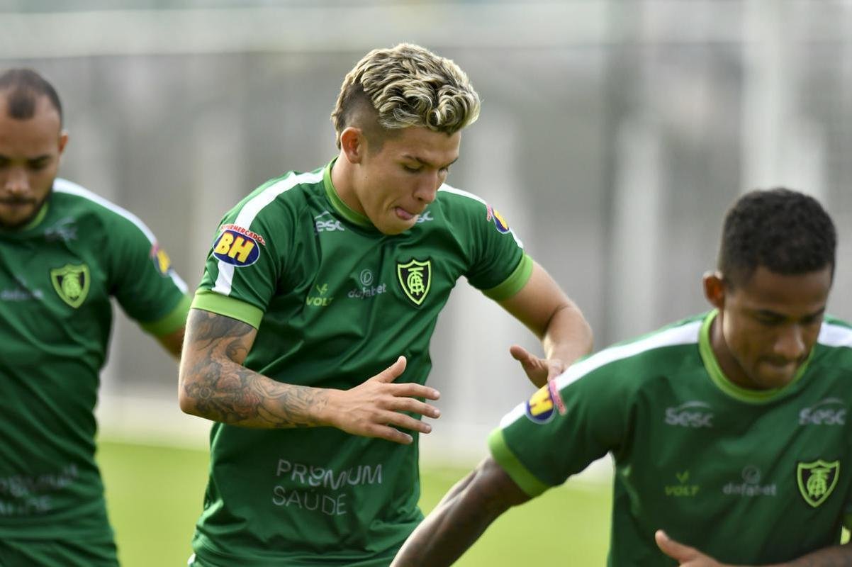 Mancini comandou primeiras atividades no Coelho nesta semana