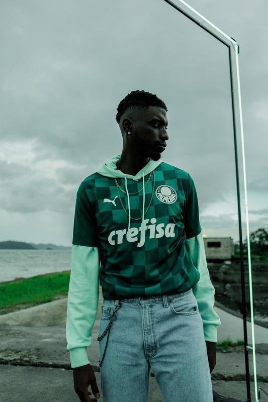 Em fevereiro, o Palmeiras lanou novos modelos de seus uniformes 1 e 2 para a temporada 2021. Assinados pela Puma, eles so vendidos por R$ 269,00.