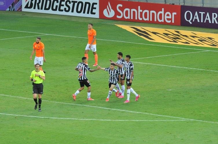 Savarino abriu o placar para o Atltico aos 28 minutos do primeiro tempo