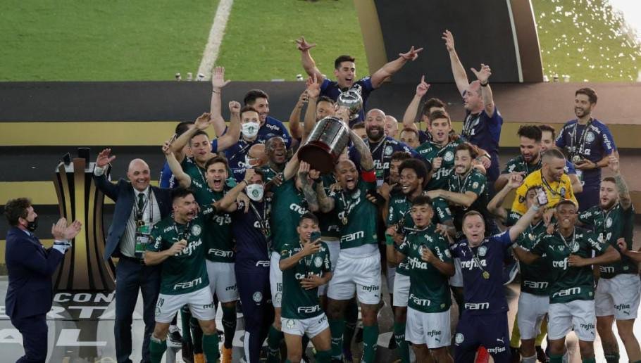 2 Palmeiras - iniciou a era vencedora apenas em 2015 com o ttulo da Copa do Brasil. De l para c faturou mais cinco ttulos: os Brasileiros de 2016 e 2018; Campeonato Paulista, Libertadores e Copa do Brasil de 2019. 