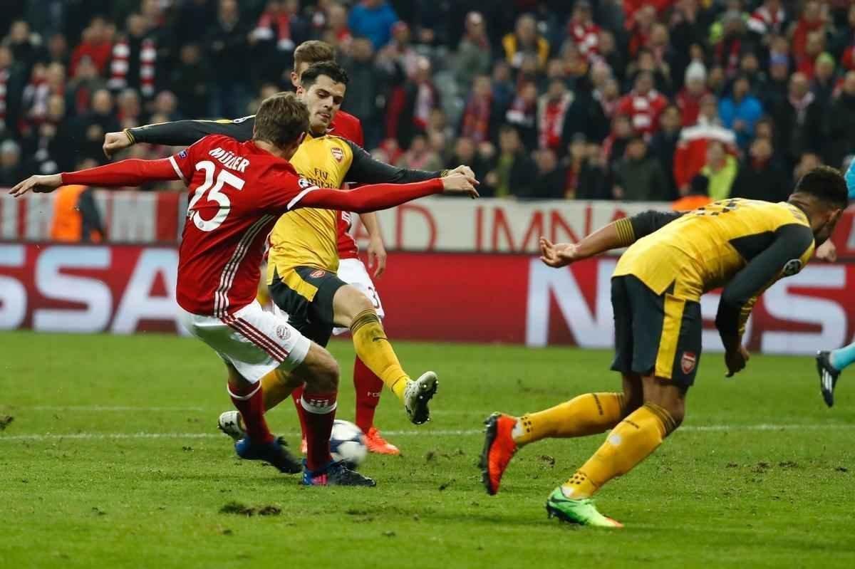 Thiago Alcntara (2), Robben, Lewandowski e Muller marcaram os gols alemes; Snchez descontou para o Arsenal