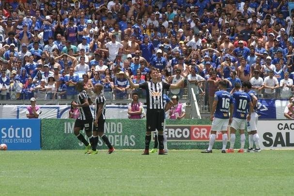 Fbio Santos empatou para o Atltico, tambm em cobrana de pnalti
