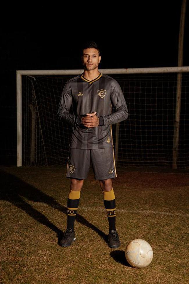 Camisas com mangas longas de Amrica, Botafogo-SP, CSA, Cricima, Figueirense, Remo, Santa Cruz e Vitria