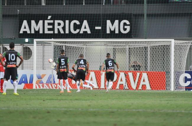 Imagens do jogo entre América e Mogi Mirim no Independência