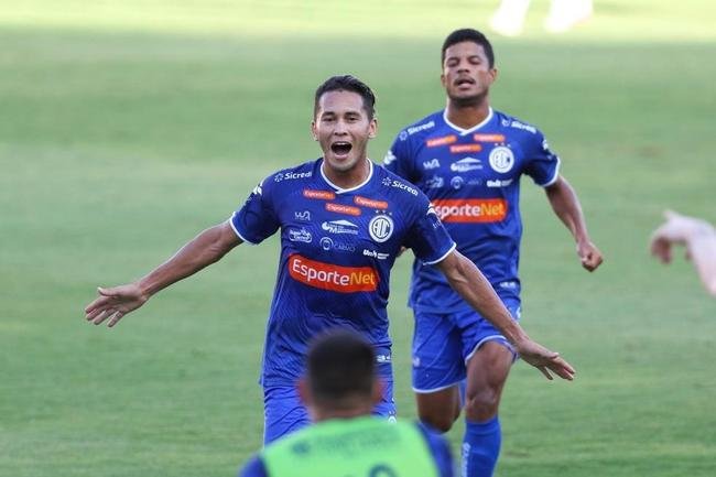 Reis - o atacante de 28 anos viveu o melhor ano da carreira ao marcar 17 gols em 55 jogos pelo Confiana. Na Srie B, assumiu o protagonismo do setor ofensivo com 10 tentos e cinco assistncias em 34 partidas.