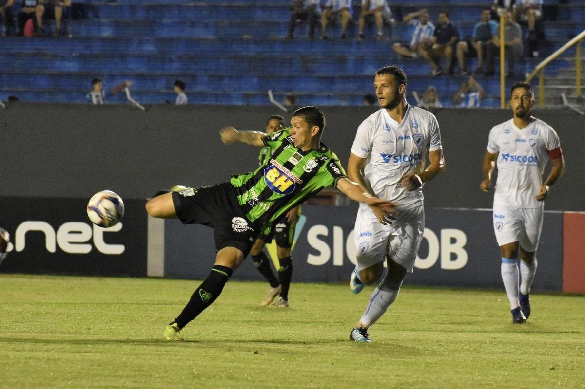 Amrica vence Londrina fora de casa e mantm sonho do acesso 