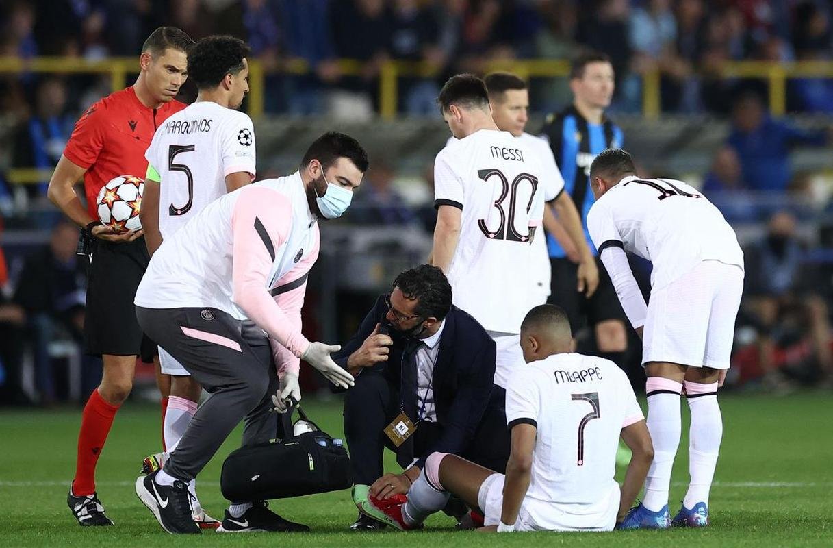 Fotos do empate por 1 a 1 entre Club Brugge e PSG, na Blgica, pela fase de grupos da Liga dos Campees. Time francs contou com Messi, Neymar e Mbapp.