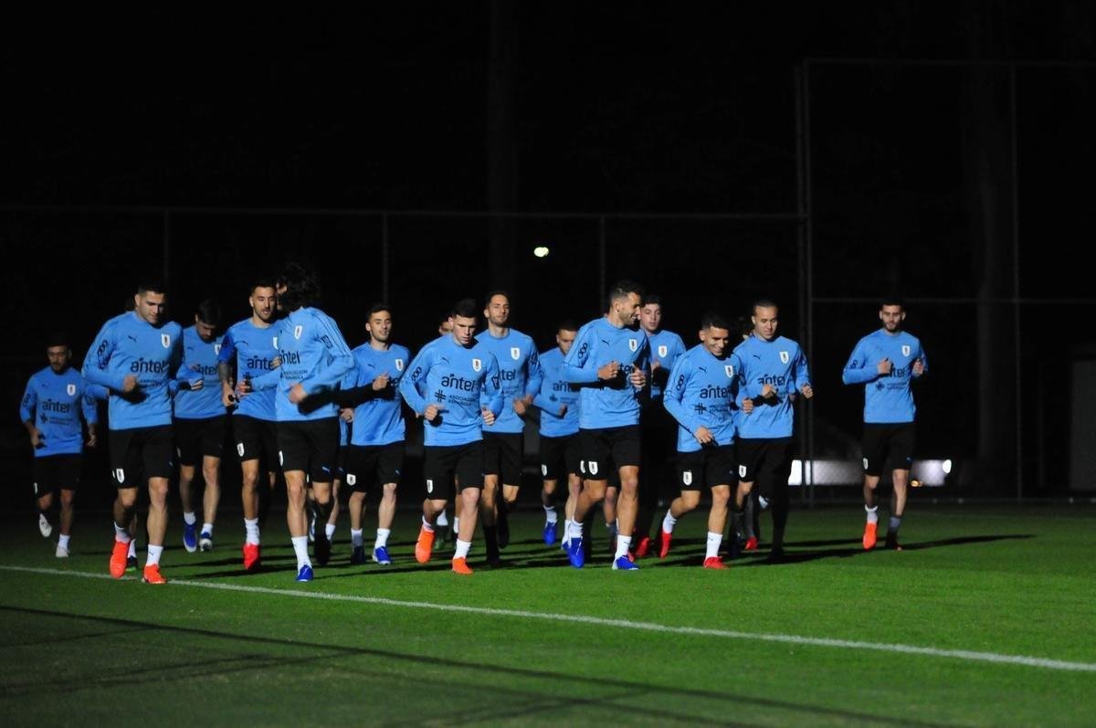 Imagens do primeiro treino da Seleo Uruguaia no Sesc Venda Nova, em Belo Horizonte