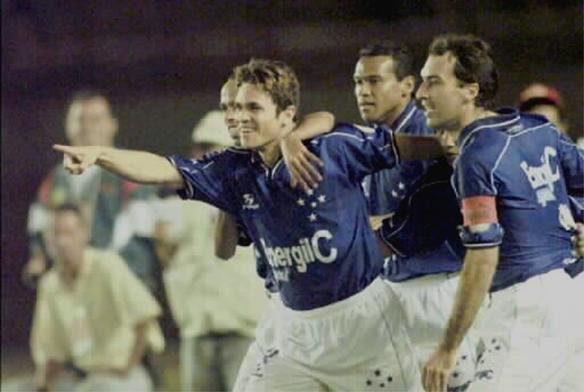 Em 1999, Cruzeiro goleou o Botafogo por 4 a 1, na estreia do Brasileiro, em noite do atacante Alex Alves.
