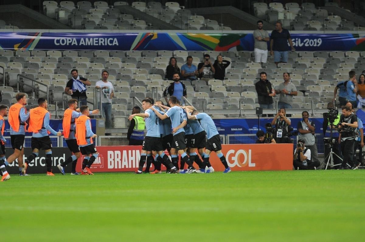 Fotos de Uruguai x Equador, no Mineiro