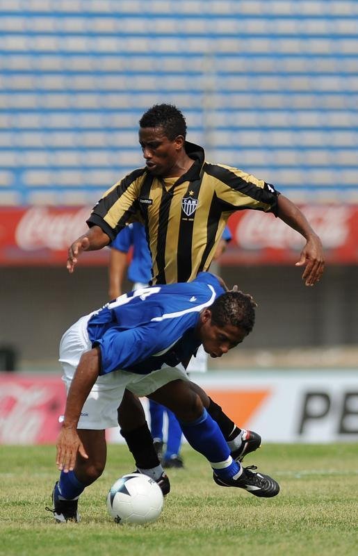 2009 - Uniforme produzido pela Lotto