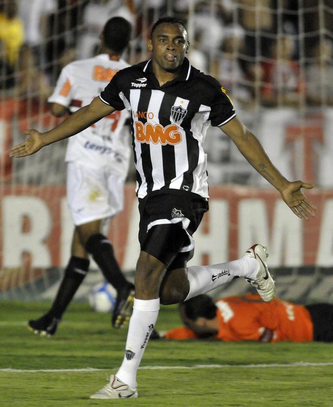 2010 - Nove vitrias, um empate e nove derrotas (49,1% de aproveitamento), com 33 gols marcados e 29 gols sofridos