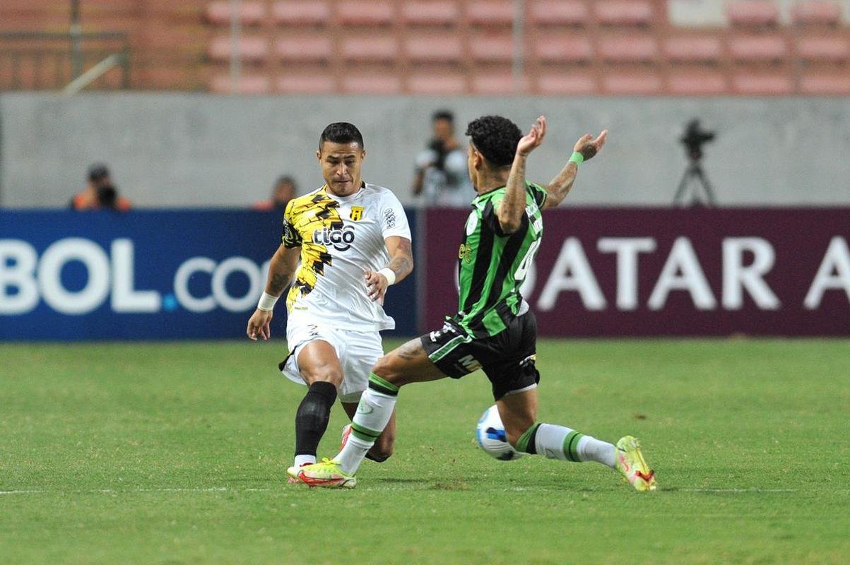 Fotos do jogo entre Amrica e Guaran do Paraguai, no Independncia, em BH, pela segunda fase da Copa Libertadores
