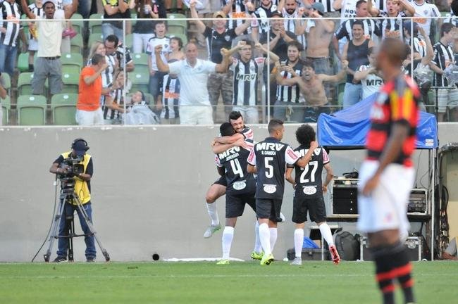 Jemerson marca terceiro gol do Atl�tico sobre o Flamengo, e D�tolo chega � terceira assist�ncia na partida