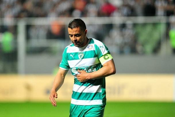 Camacho, de pnalti, abriu o placar para La Equidad, no Independncia