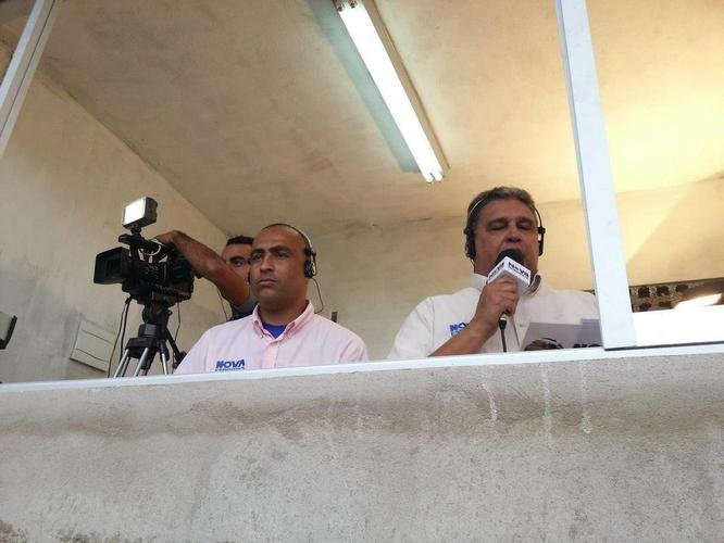 Marquinhos - o ex-defensor (esquerda) virou comentarista em Pernambuco