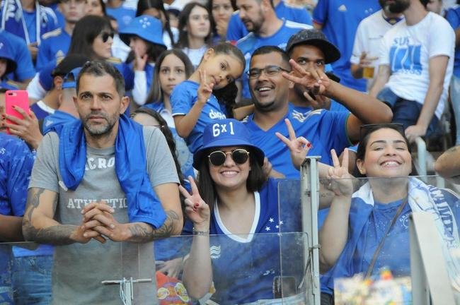 Fotos da torcida do Cruzeiro, no Mineiro, na partida contra a Ponte Preta pela 13 rodada da Srie B do Campeonato Brasileiro. Mineiro recebeu grande pblico mais uma vez