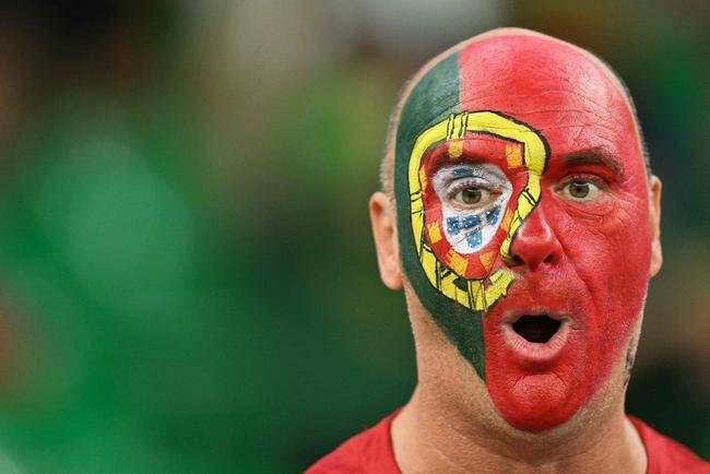 Torcedores de Coreia do Sul e Portugal no jogo vlido pela ltima rodada do Grupo H da Copa do Mundo 