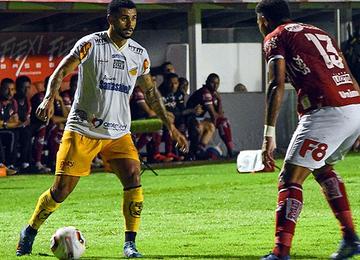 Em jogo com bola no travessão e pênalti anulado após revisão do VAR, time goiano não sai do zero com paulistas em casa na Segundona