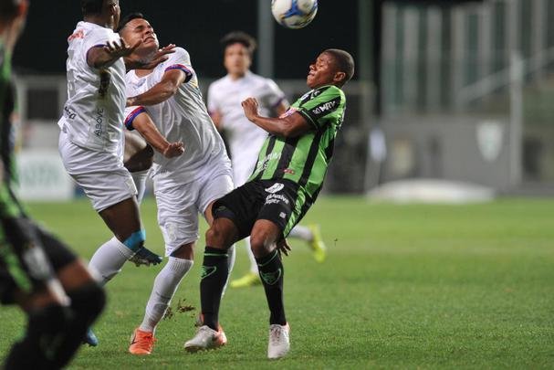 Amrica e Paran Clube se enfrentam pela 33 rodada da Srie B, no Horto