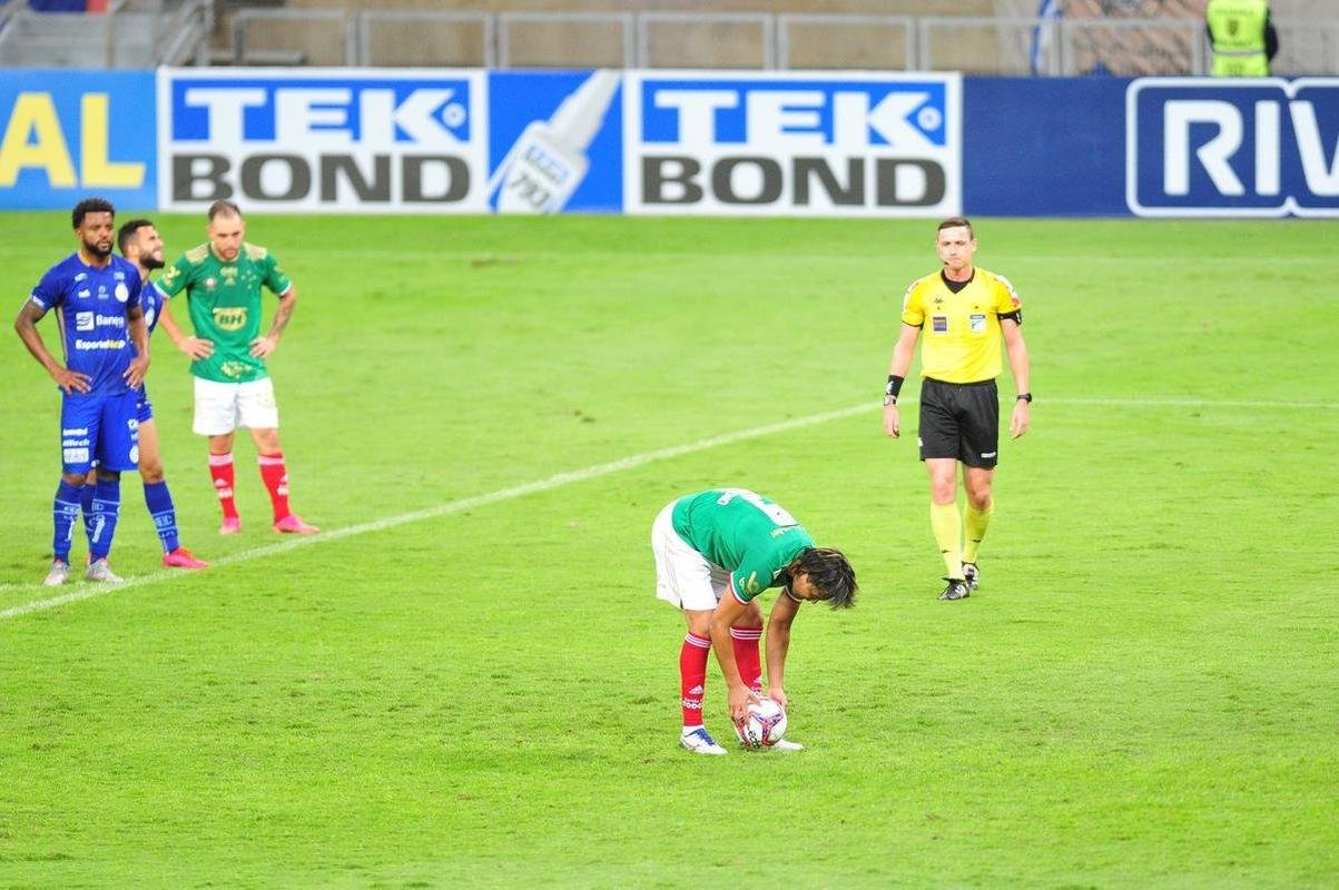 Fotos do jogo entre Cruzeiro e Confiana pela Srie B. Jogo  em Belo Horizonte marcou a volta da torcida cruzeirense ao Mineiro aps meses de ausncia devido  pandemia da COVID-19