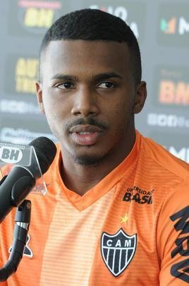 Meia-atacante Marquinhos vislumbra novas oportunidades no time do Atltico