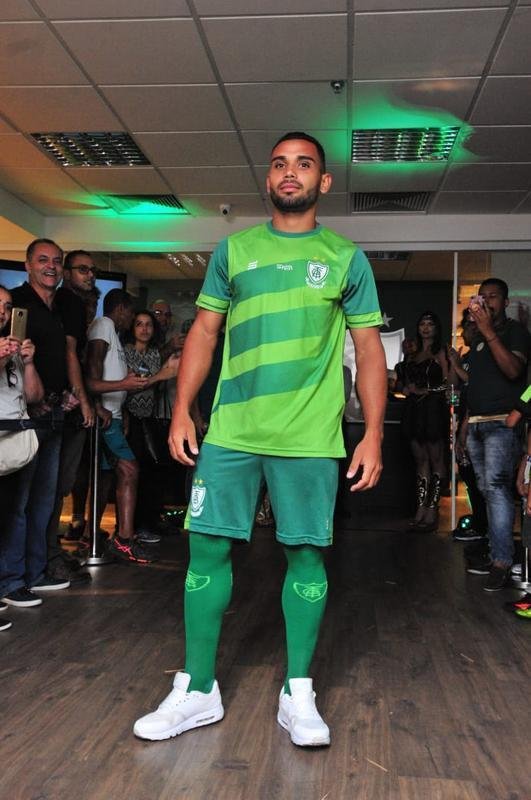 Coleção de uniformes do América da temporada 2019. Clube adotou marca própria, a Sparta. Por isso, desfile na loja do clube, no shopping Boulevard, em BH, foi ao estilo espartano